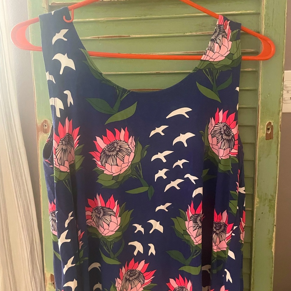 Ava sky/ fighting eel protea shirt